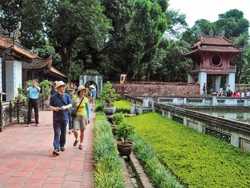 ទួរទេសចរណ៍ “ចំណាប់អារម្មណ៍អំពីទីក្រុងហាណូយ” - ảnh 1